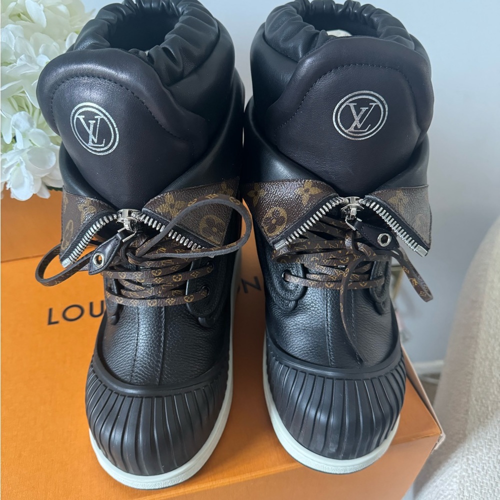 Louis Vuitton Black Leather High-Top Winter Boots with Monogram Accents - Picture 10 of 13